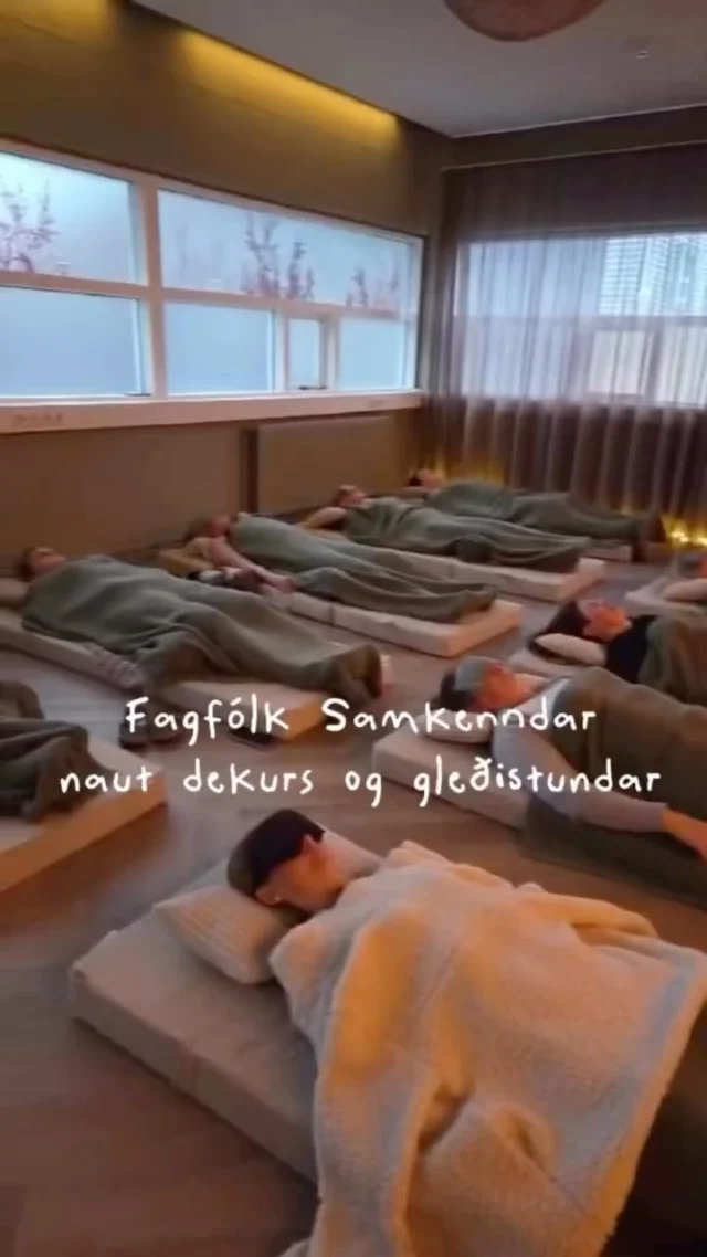 Mánaðarlegir hittingar okkar teymisins eru alltaf jafn nærandi, styrkja tengslin okkar og auka vellíðan í starfi. 

Ríkidæmi Samkenndar er svo sannarlega í fagfólki okkar, visku þeirra og ástríðu. 

Ég er því full þakklætis fyrir dásamlega teymið okkar 🤎 
Anna eigandi Samkenndar