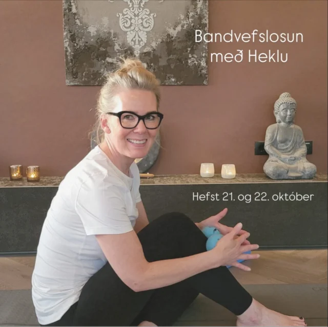 Næstu námskeið í Bandvefslosun hefjast næstkomandi mánudag kl. 18:15 - fullbókað
næstkomandi þriðjudag 21. október kl. 17:15 - 3 pláss laus og þriðjudag kl. 18:45 - 2 pláss laus. 
Gefðu þér þá dýrmætu gjöf að næra líkama og sál á þessu dásamlega námskeiði þar sem þú lærir að hlusta á boð líkamans, nuddar með mismunandi nuddboltum og róar niður taugakerfið. Hlakka til að taka á móti ykkur öllum ✨✨✨ 
Hlýjar kveðjur 
Hekla

Bókanir og frekari upplýsingar 
hekla@bandvefslosun.is